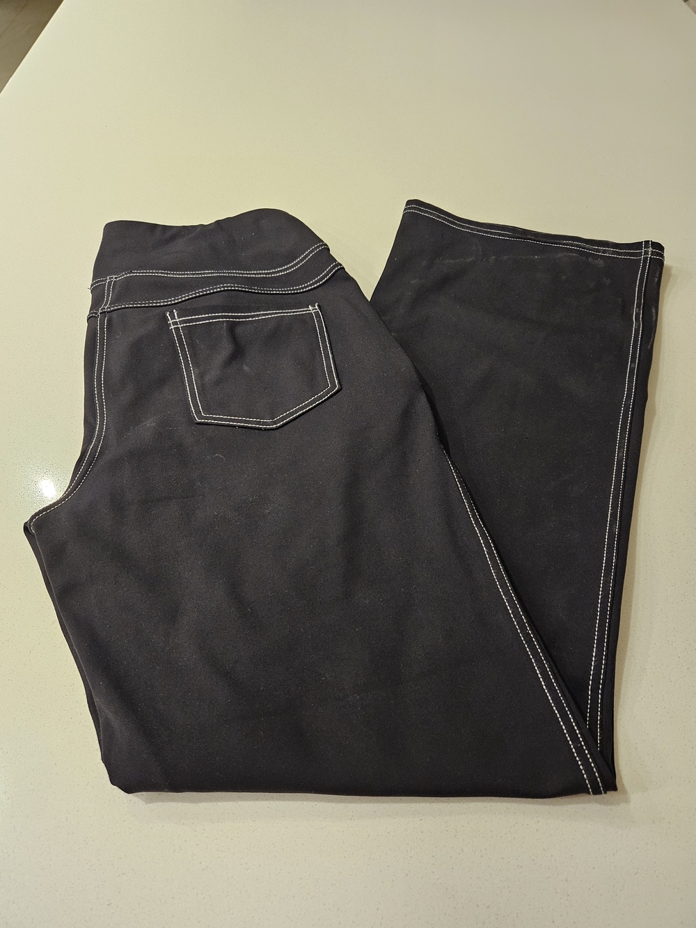 Black Stretch Leggings with Contrast White Stitching